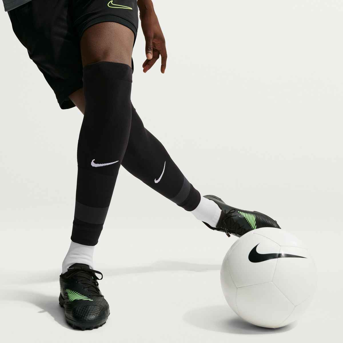 Nike VaporFast Soccer Leg-Sleeve BLACK(1 Pair)