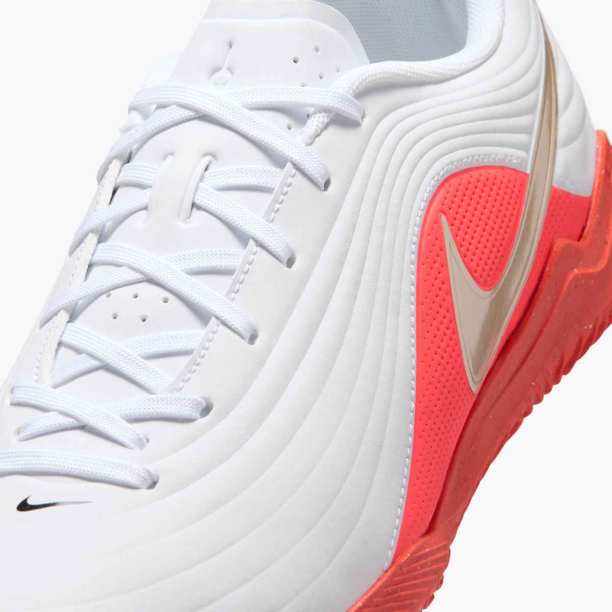 Nike Tiempo Maestro Club Indoor/Court Low-Top Soccer Shoes