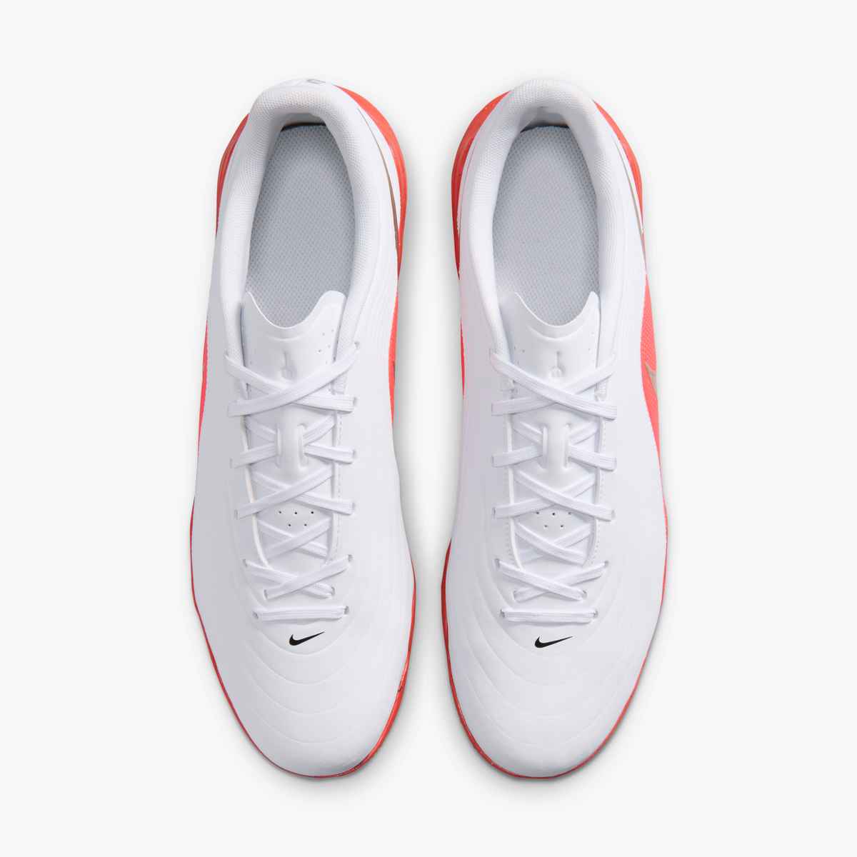 Nike Tiempo Maestro Club Indoor/Court Low-Top Soccer Shoes