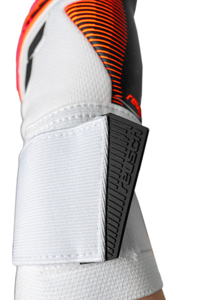 REUSCH Attrakt Freegel Gold X