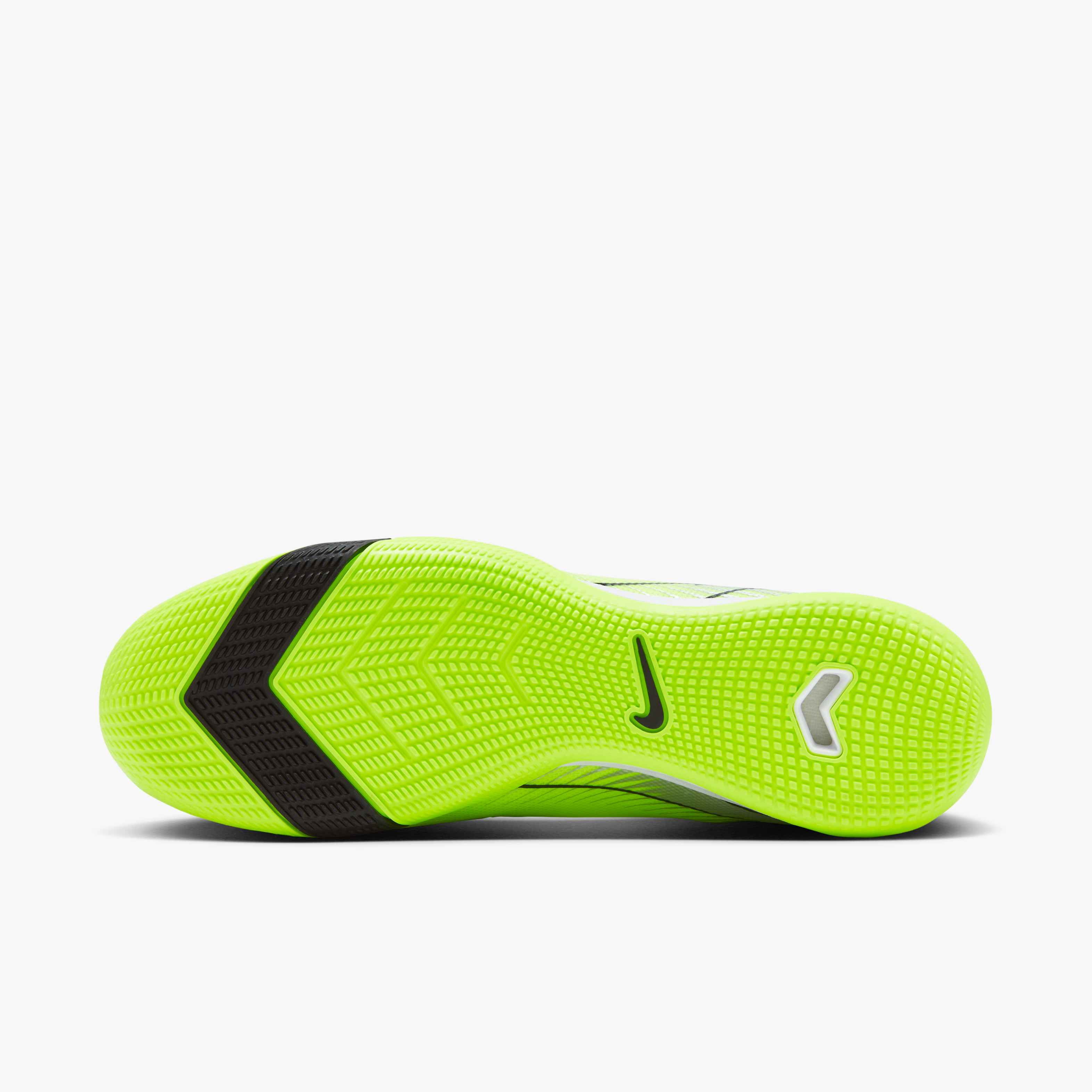 Nike Mercurial Vapor 16 Academy | IC Soccer Shoes | Mad Voltage Pack