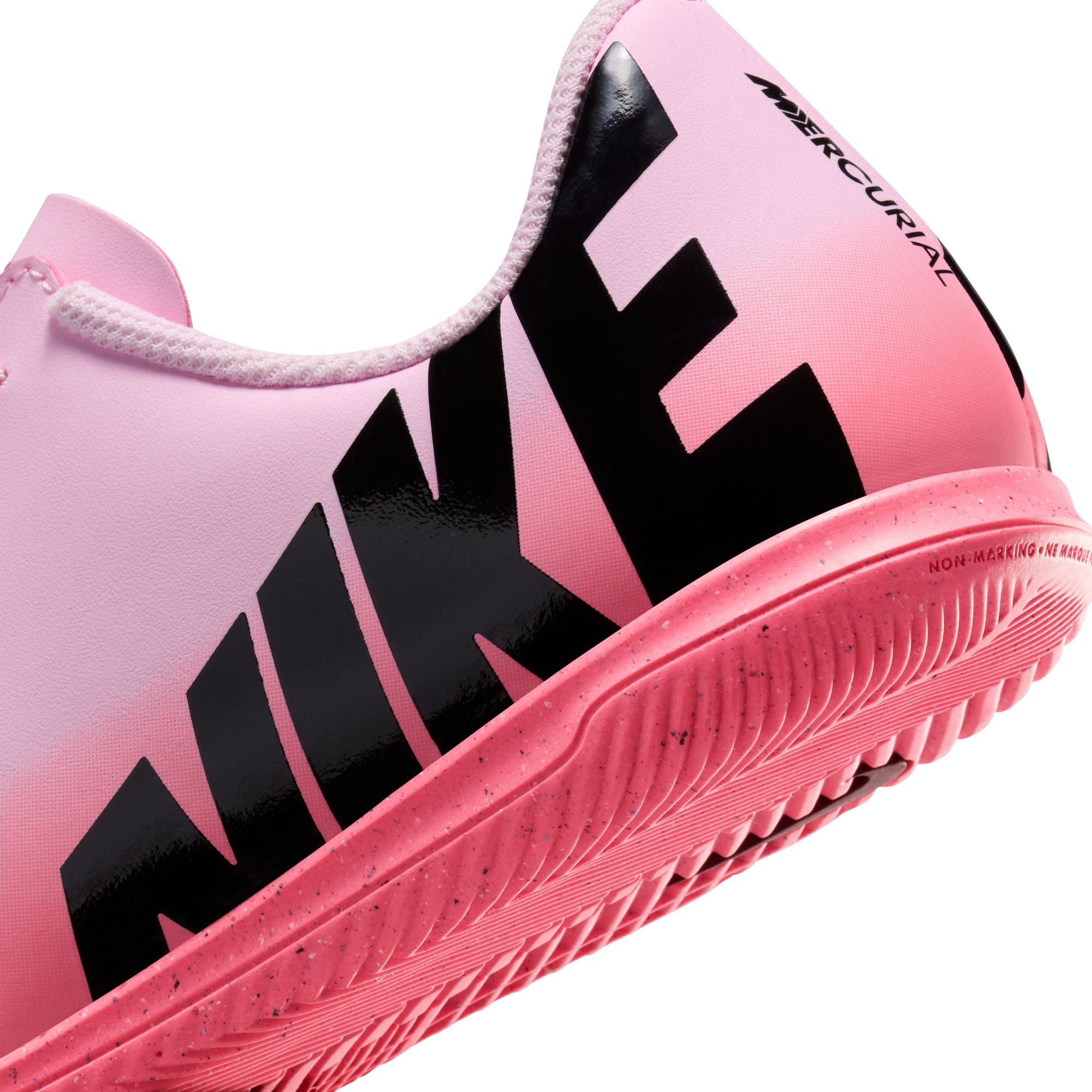 Nike Jr. Mercurial Vapor 15 Club Little/Big Kids' Indoor/Court Low-Top Soccer Shoes