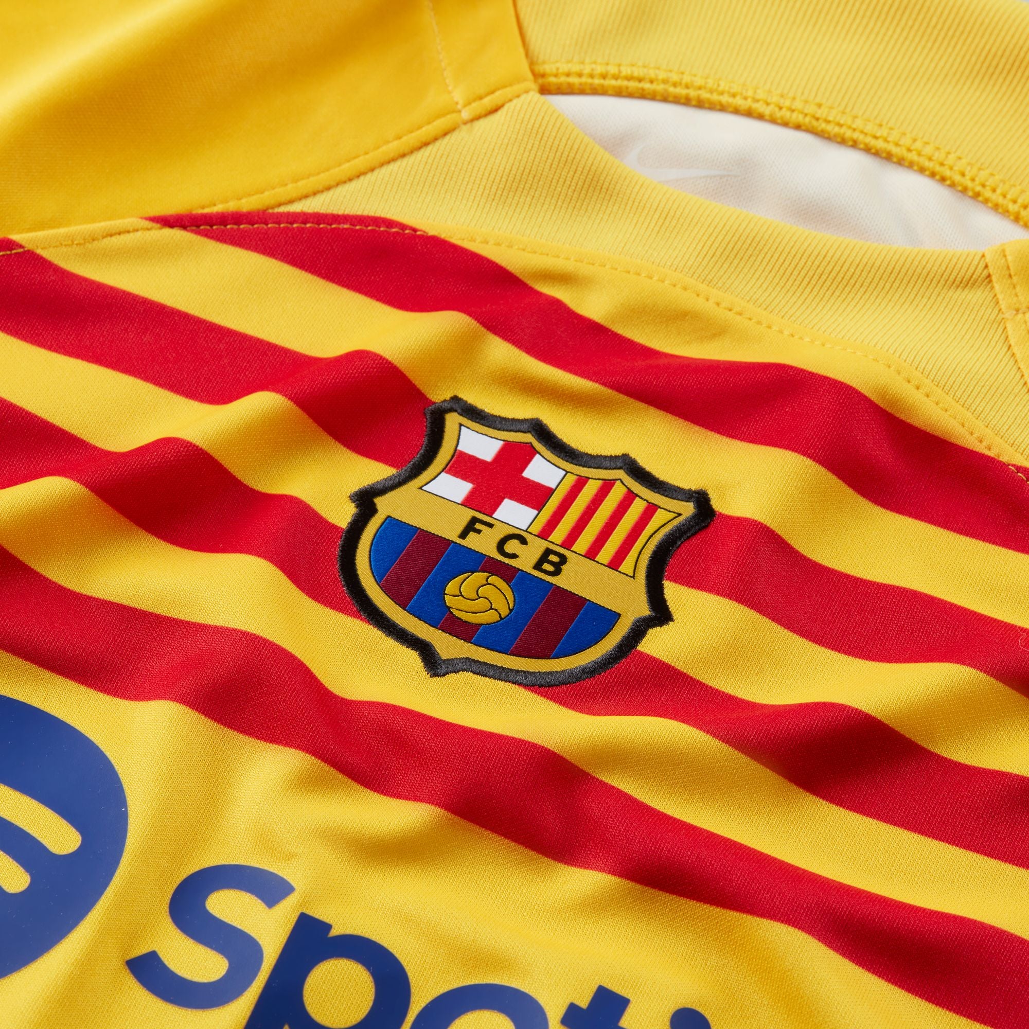Nike FC Barcelona サッカーシャツ Sサイズ 赤 黄 ストライプ Amazon.com : NIKE Men's Soccer F.C. Barcelona Third Jersey