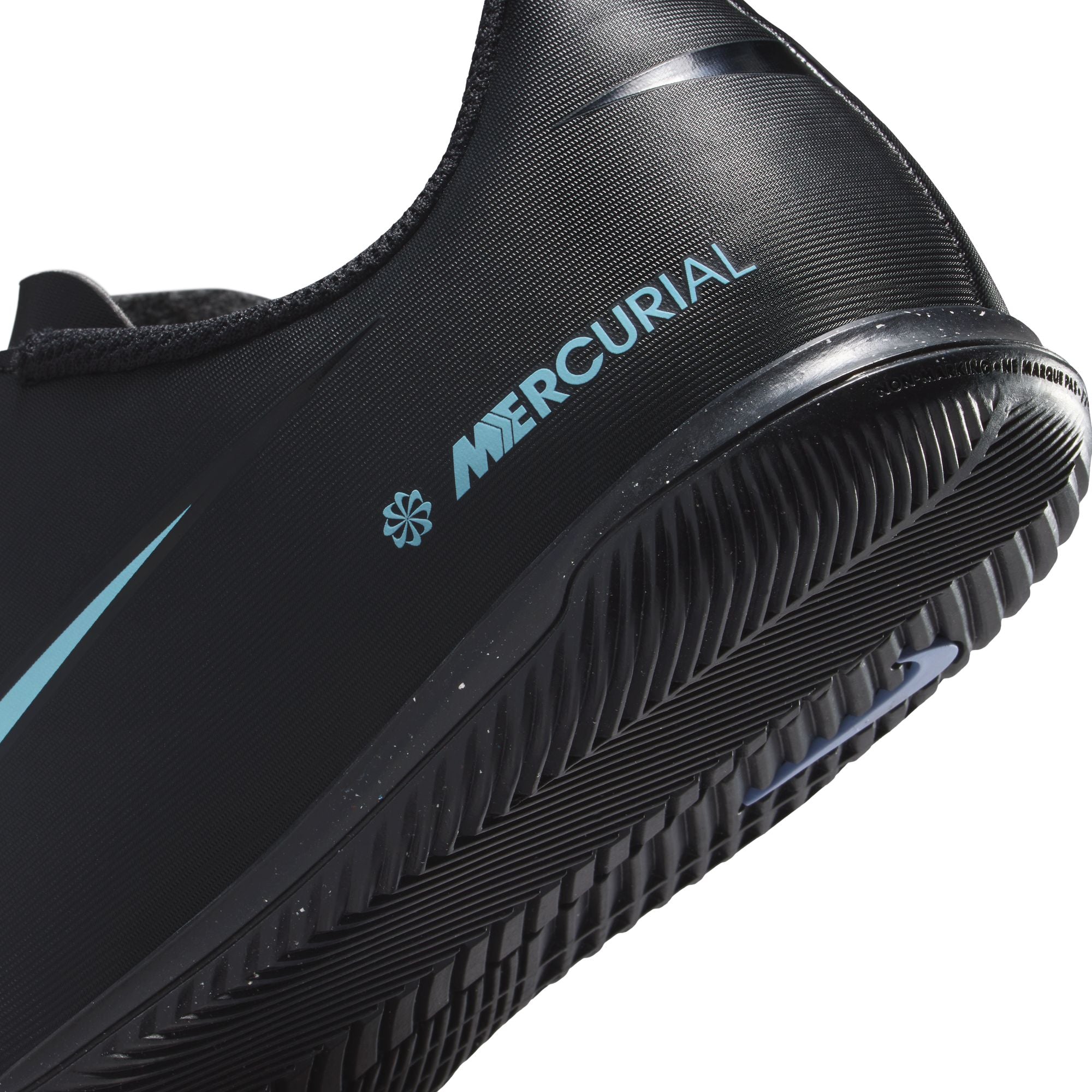 Nike Jr. Mercurial Vapor 16 Club Little/Big Kids' Indoor/Court Low-Top Soccer Shoes
