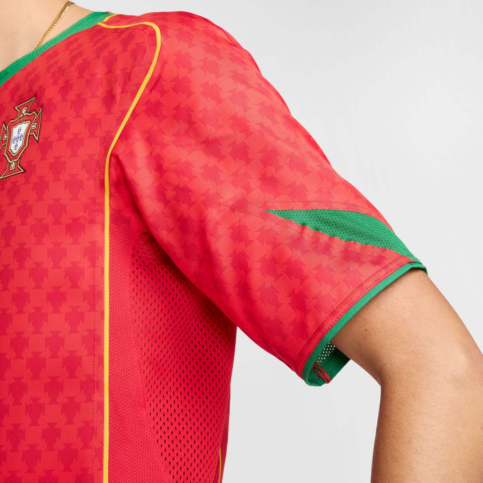 Nike Portugal 2004 Reissue ユニフォーム Nike Portugal Men's 2004 Re-Issue Total 90 Luís Figo Jersey