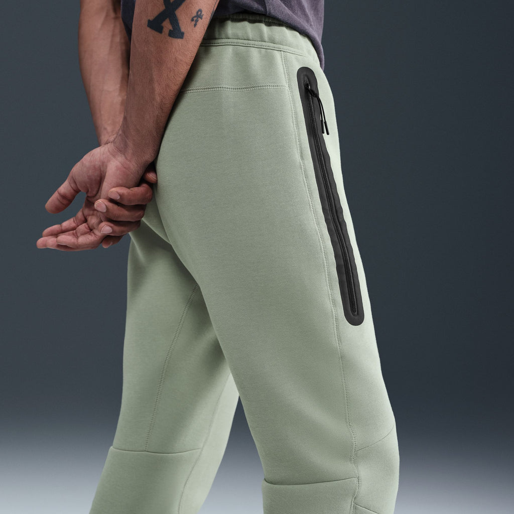 Nike Chelsea FC Tech Men's Soccer Fleece Joggers