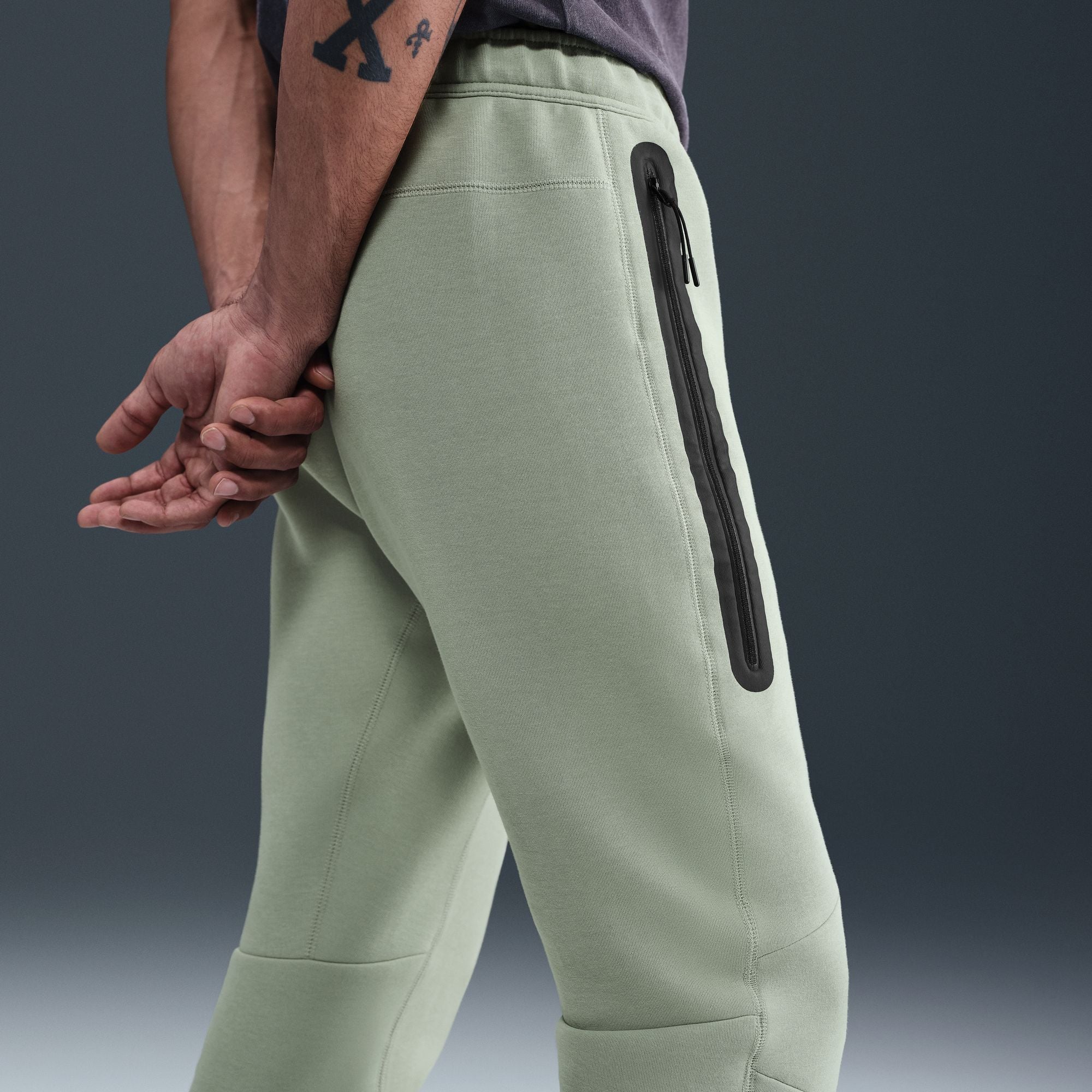 Nike Chelsea FC Tech Men's Soccer Fleece Joggers