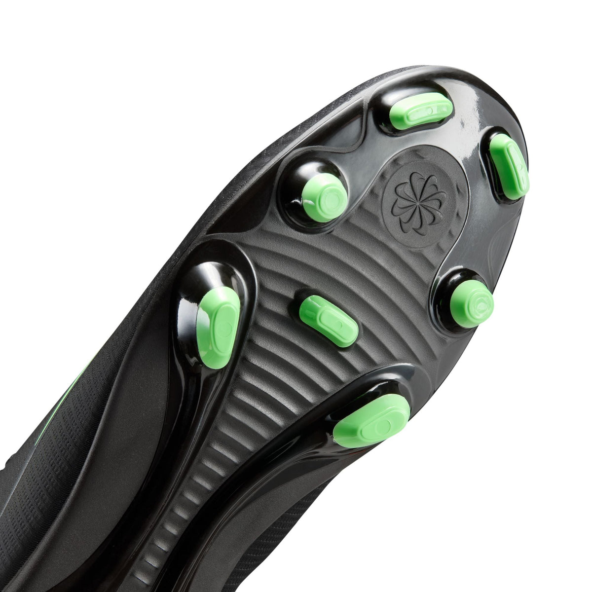 Nike Mercurial Vapor 17 Club Multi-Ground Soccer Cleats – Black / Illusion Green – outsole detail