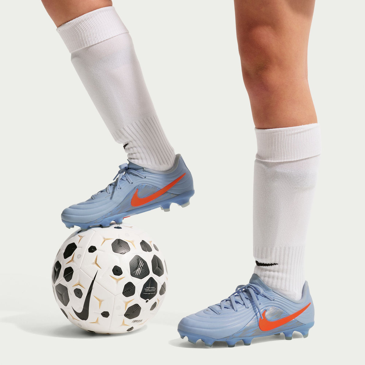 Nike United Jr. Tiempo Maestro Academy Big Kids' Multi-Ground Low-Top Soccer Cleats
