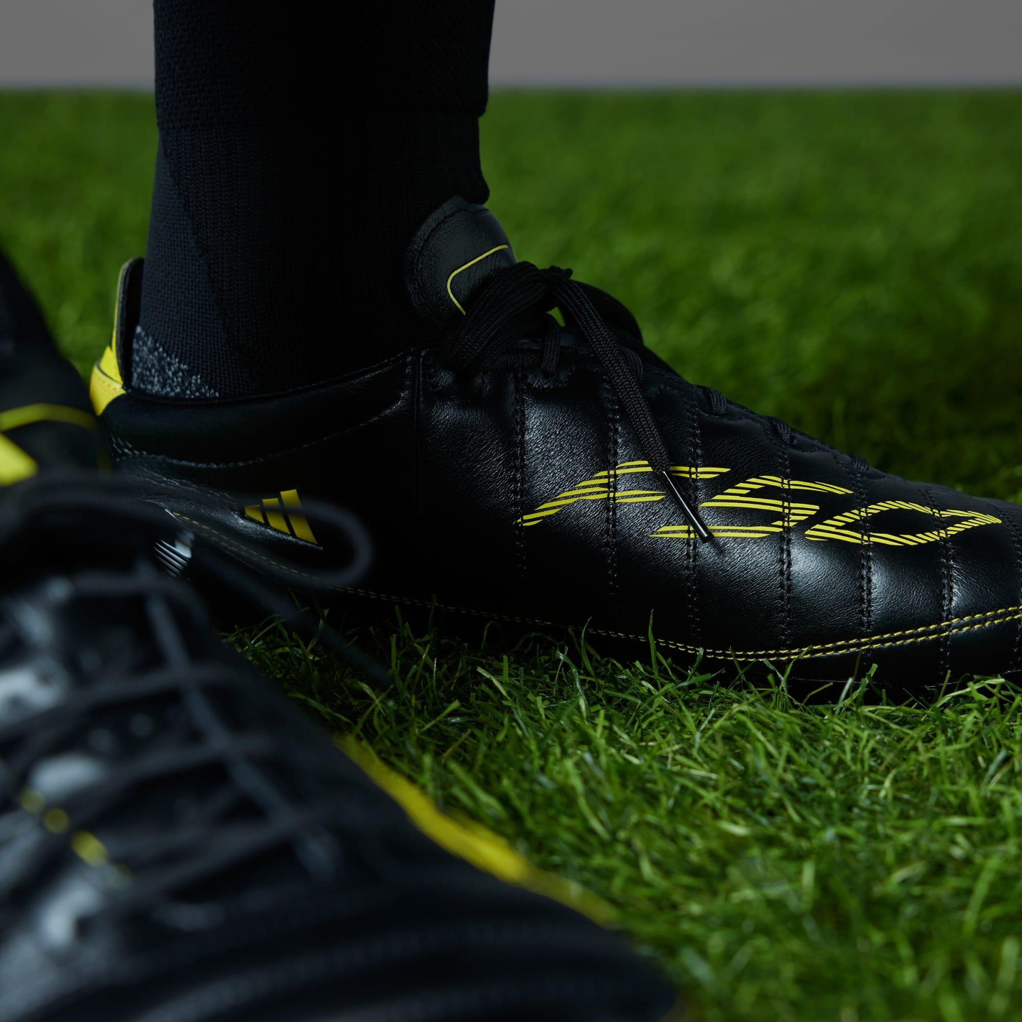 adidas F50 Elite 2010 Leather Firm Soccer Cleats