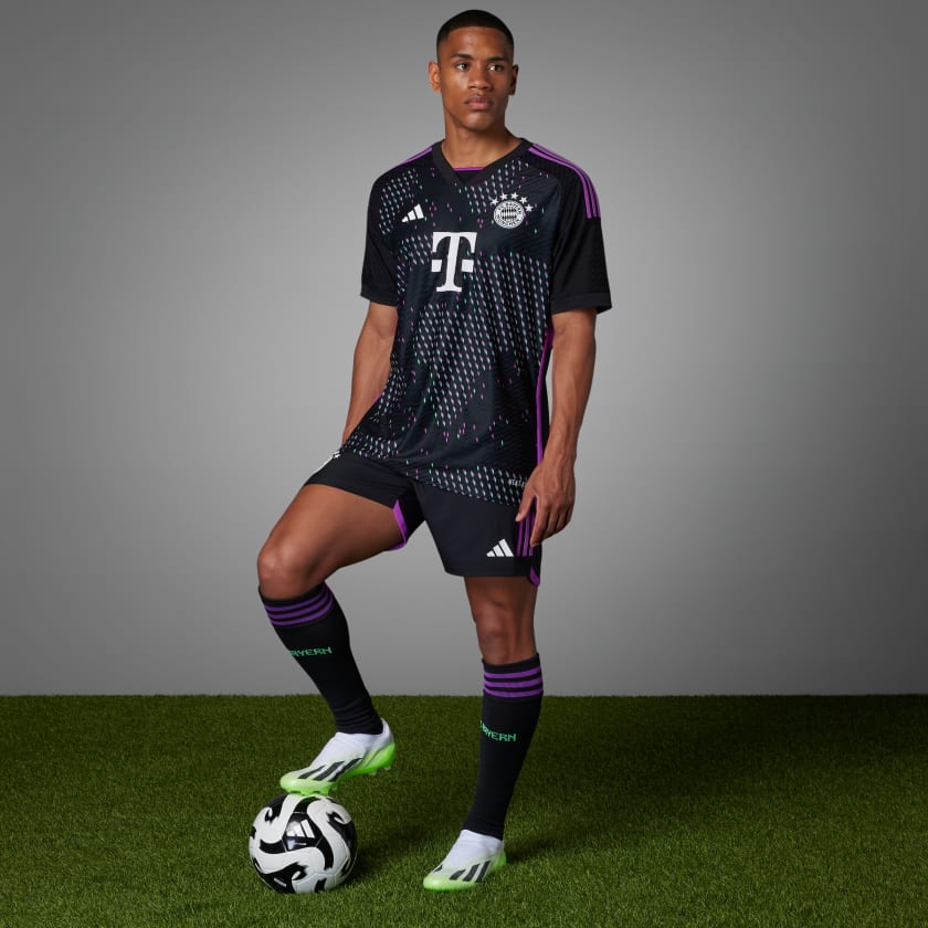 The FC Bayern away jersey for the 2021/22 Season