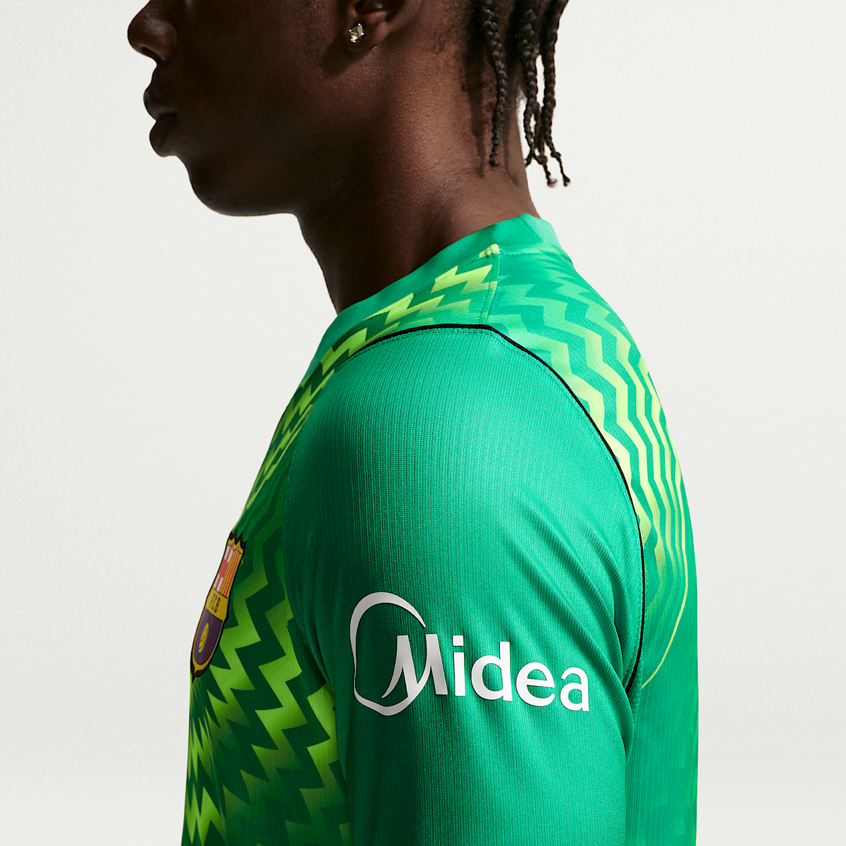 FC Barcelona 2026/27 Stadium Goalkeeper Men's Nike Dri-FIT Soccer Replica Jersey — Stadium Green, sleeve detail — II1997-324