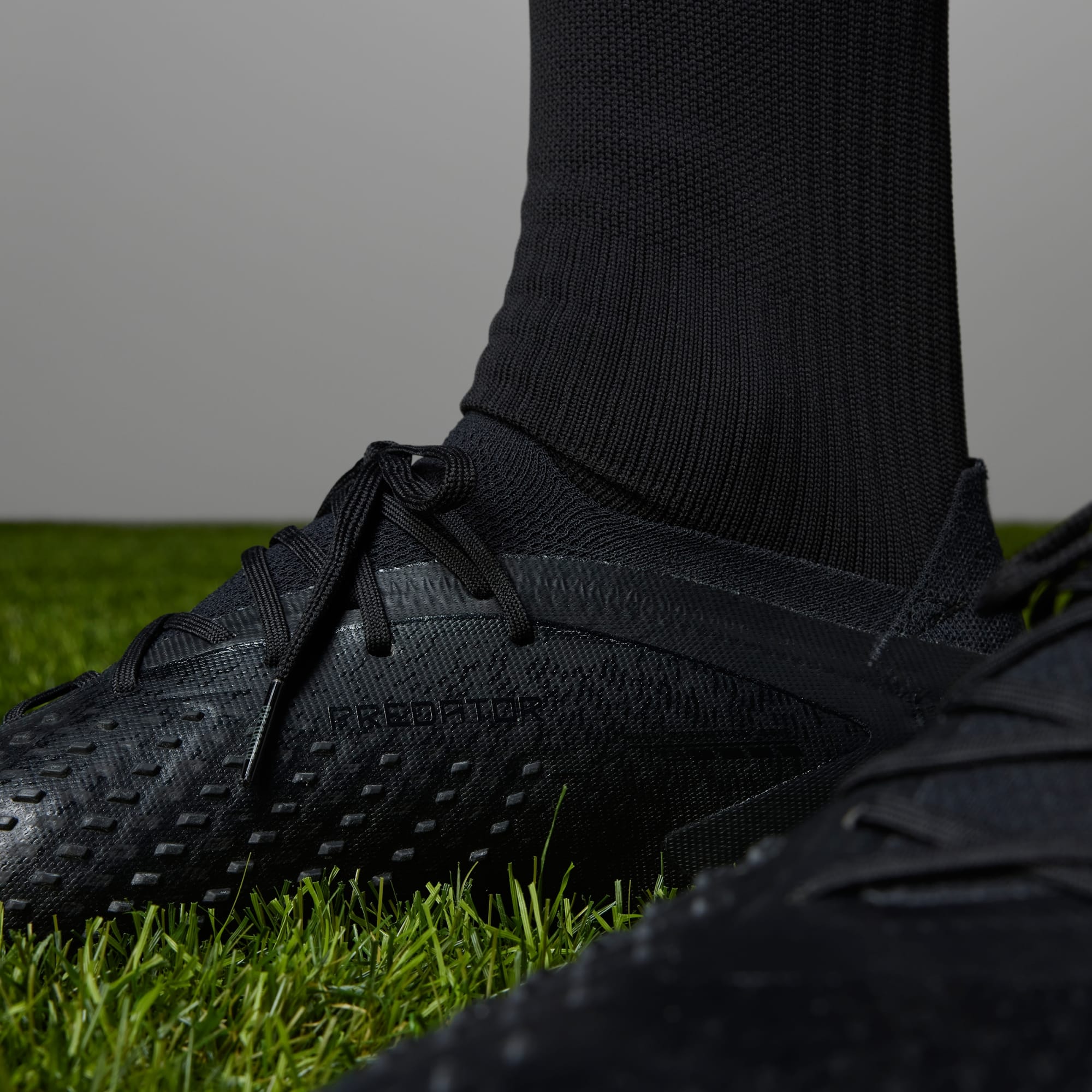 adidas PREDATOR ACCURACY.1 LOW FIRM GROUND SOCCER CLEATS