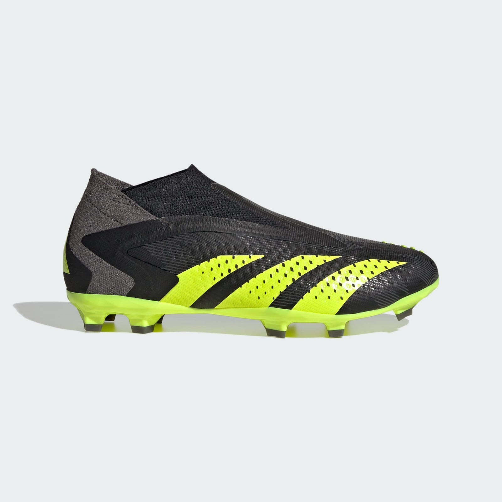 新版 adidas SOCCER GROUND FIRM INJECTION+ ACCURACY PREDATOR シューズ