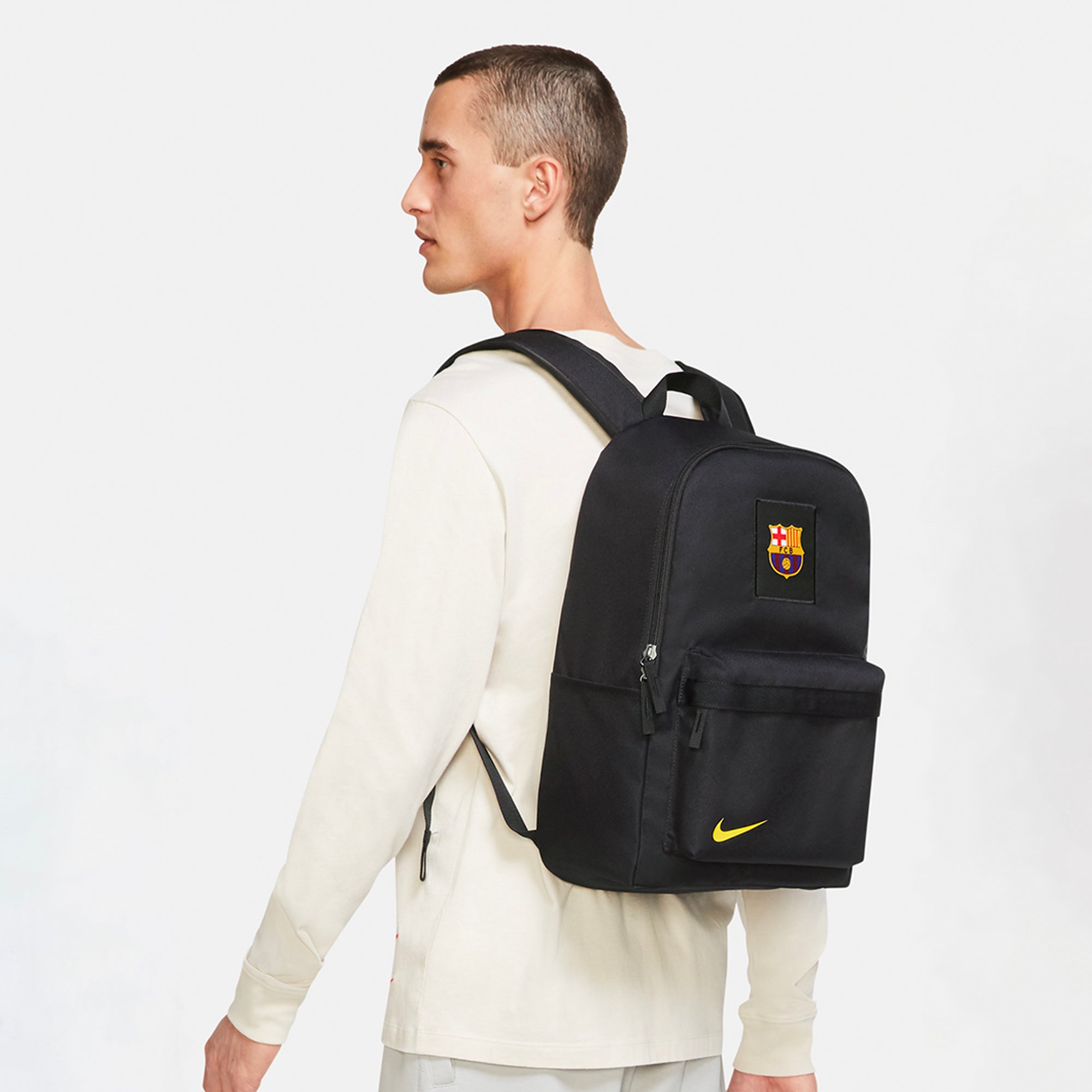 barcelona backpack nike Academy Bara More DetailsBarcelona football logo adds a premium look Backpack Nike FC Barcelona 2026-2027