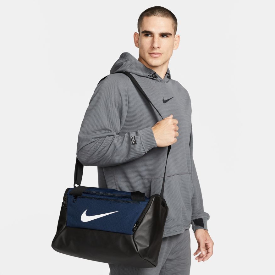 black nike duffel bag