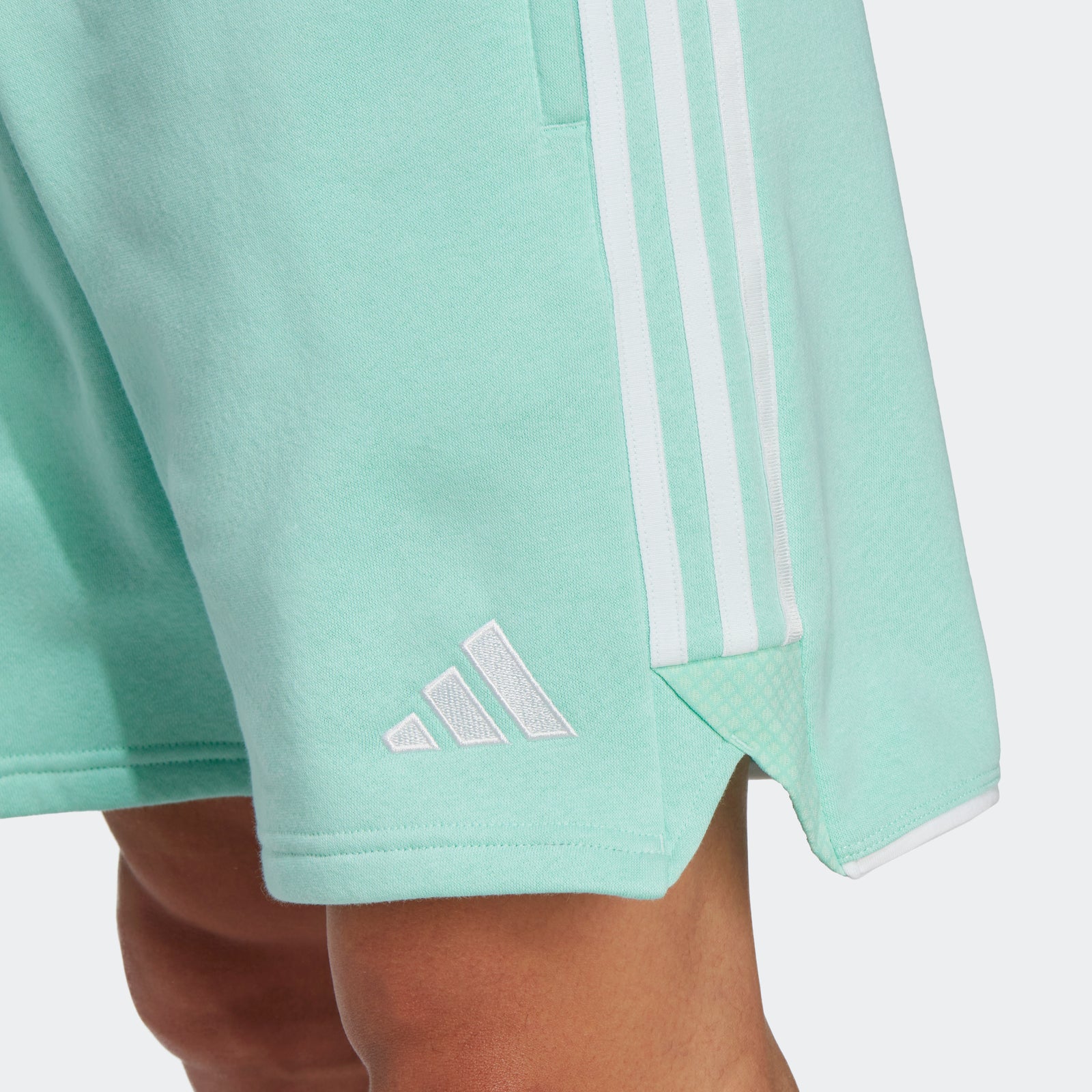 ADIDAS TIRO 23 LEAGUE MENS SOCCER SWEAT SHORTS