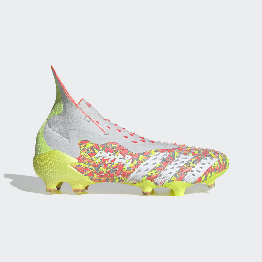 PREDATOR FREAK + FIRMGROUND SOCCER SHOES