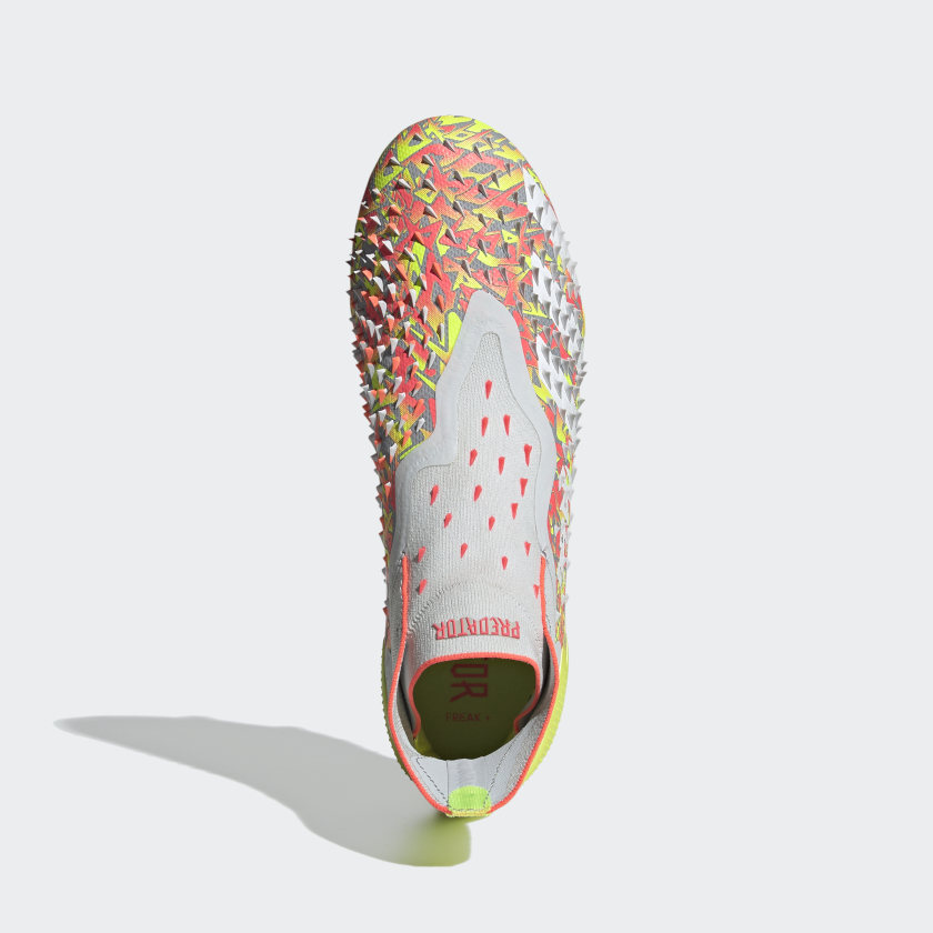 PREDATOR FREAK + FIRMGROUND SOCCER SHOES
