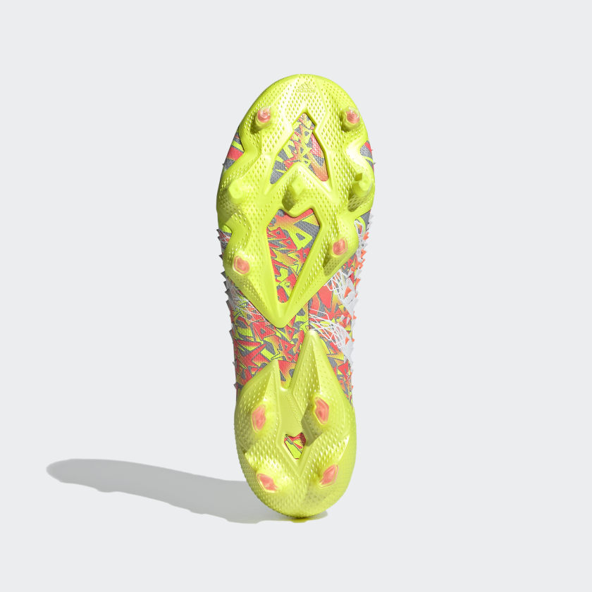 PREDATOR FREAK + FIRMGROUND SOCCER SHOES