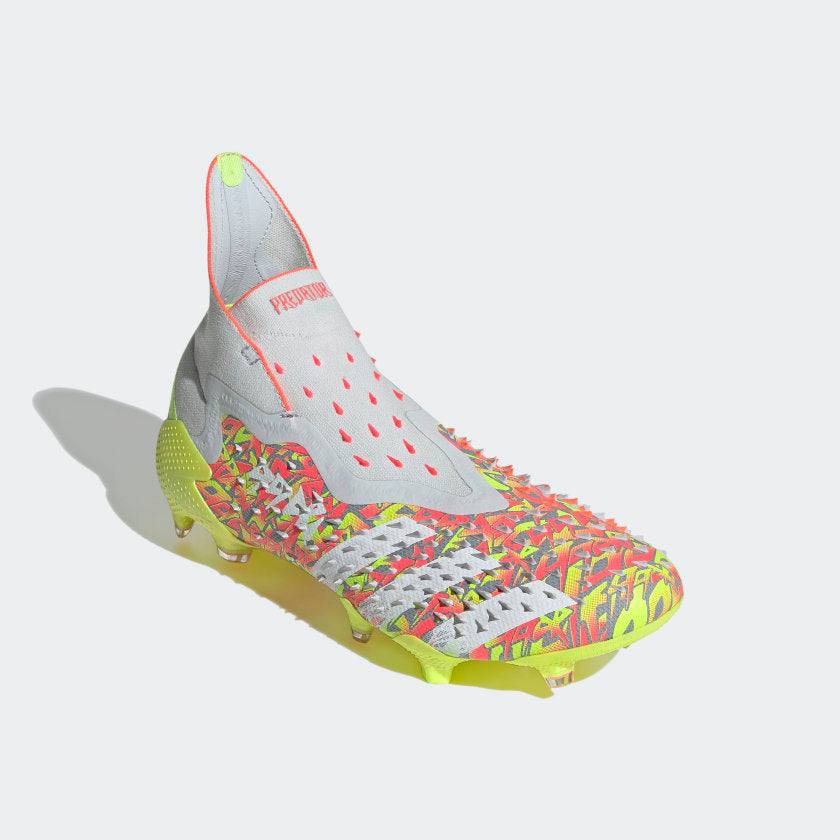 PREDATOR FREAK + FIRMGROUND SOCCER SHOES