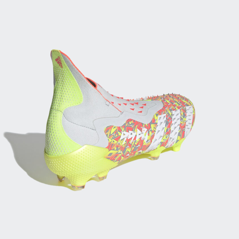 PREDATOR FREAK + FIRMGROUND SOCCER SHOES