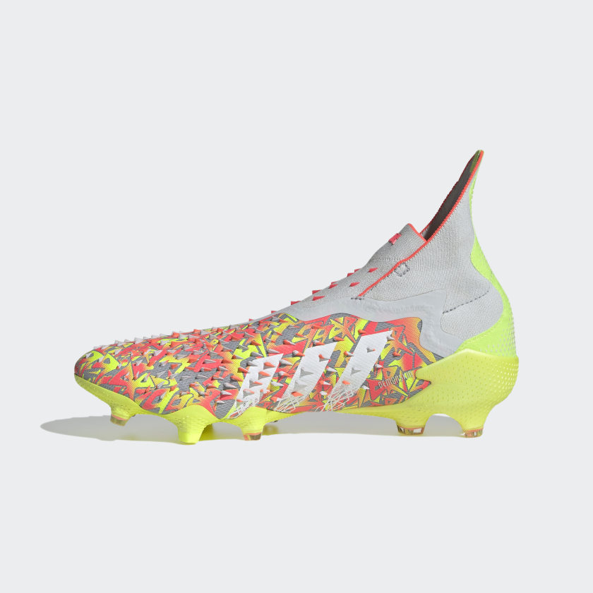 PREDATOR FREAK + FIRMGROUND SOCCER SHOES