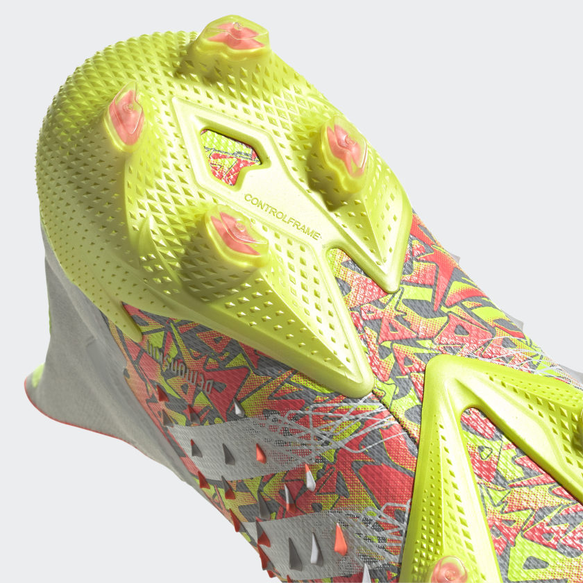 PREDATOR FREAK + FIRMGROUND SOCCER SHOES