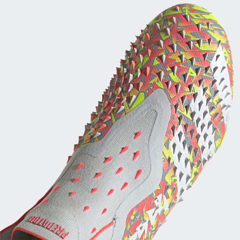 PREDATOR FREAK + FIRMGROUND SOCCER SHOES