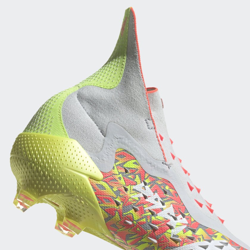 PREDATOR FREAK + FIRMGROUND SOCCER SHOES