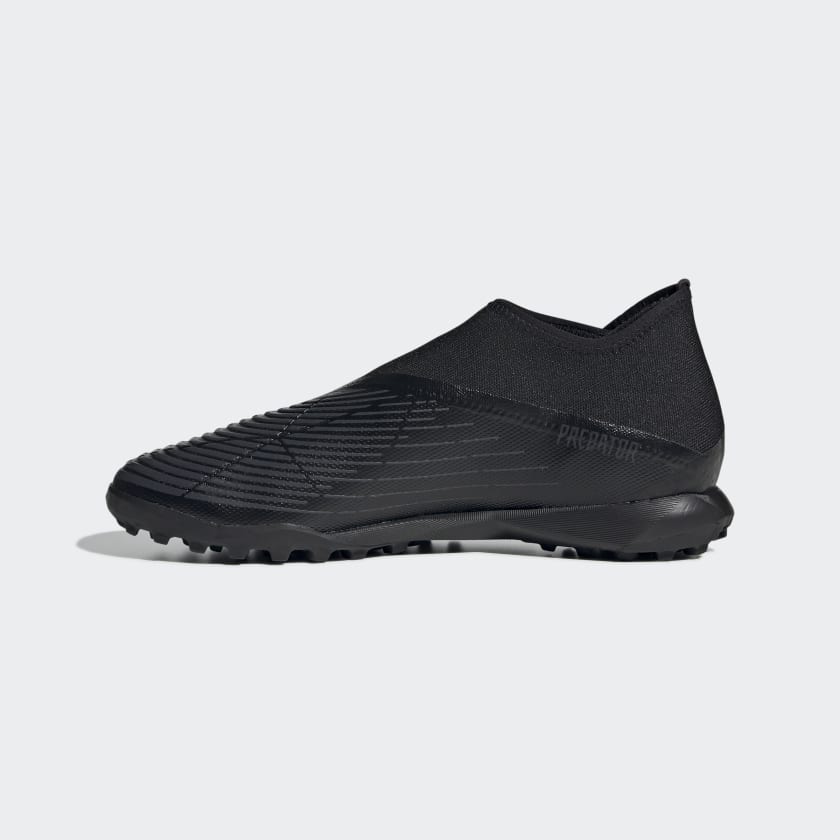 Laceless turf soccer shoes top