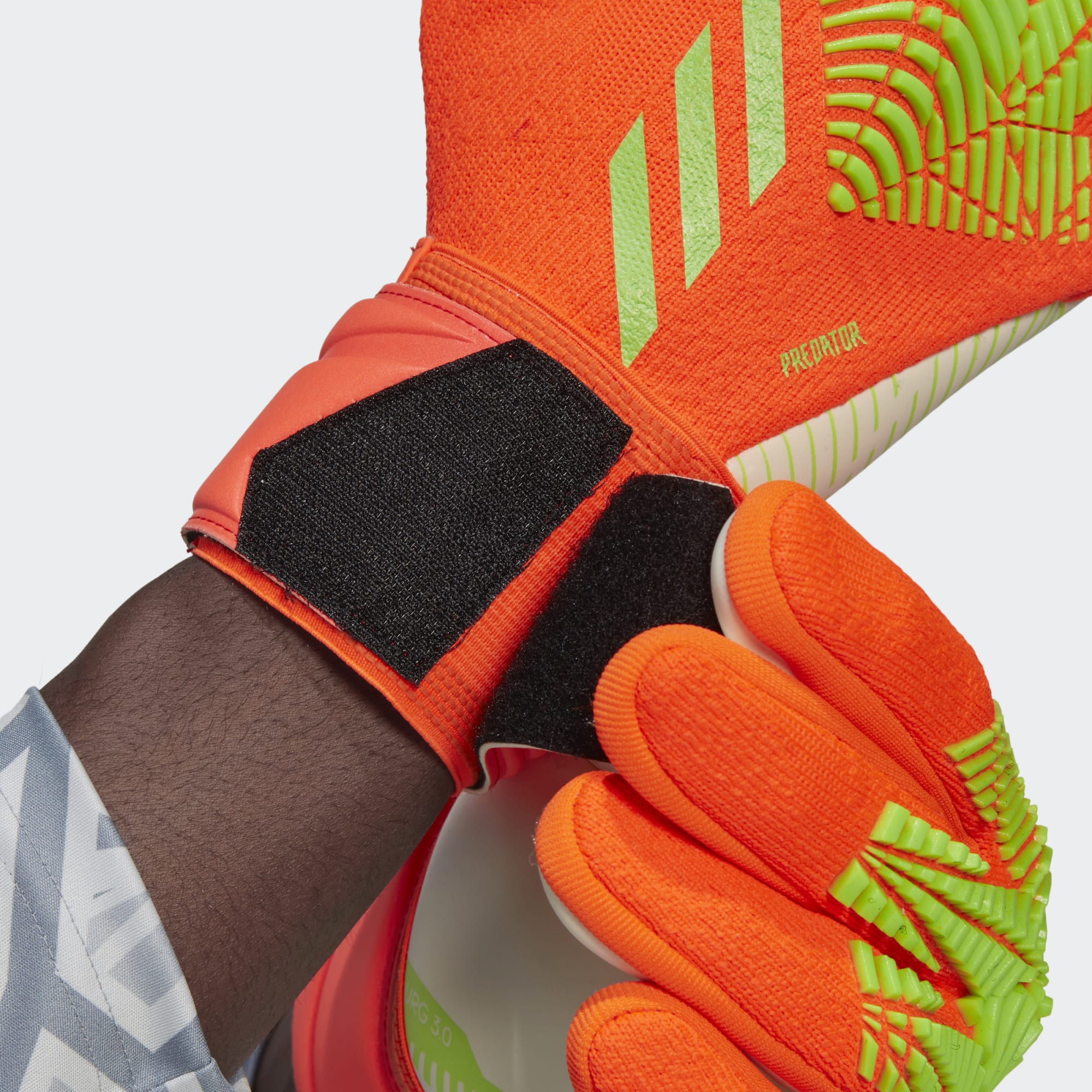 PREDATOR EDGE LEAGUE GOALKEEPER GLOVES