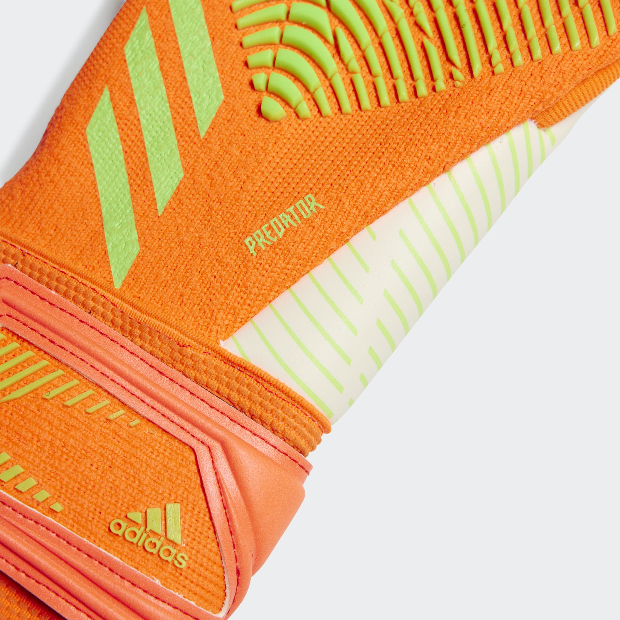 PREDATOR EDGE LEAGUE GOALKEEPER GLOVES