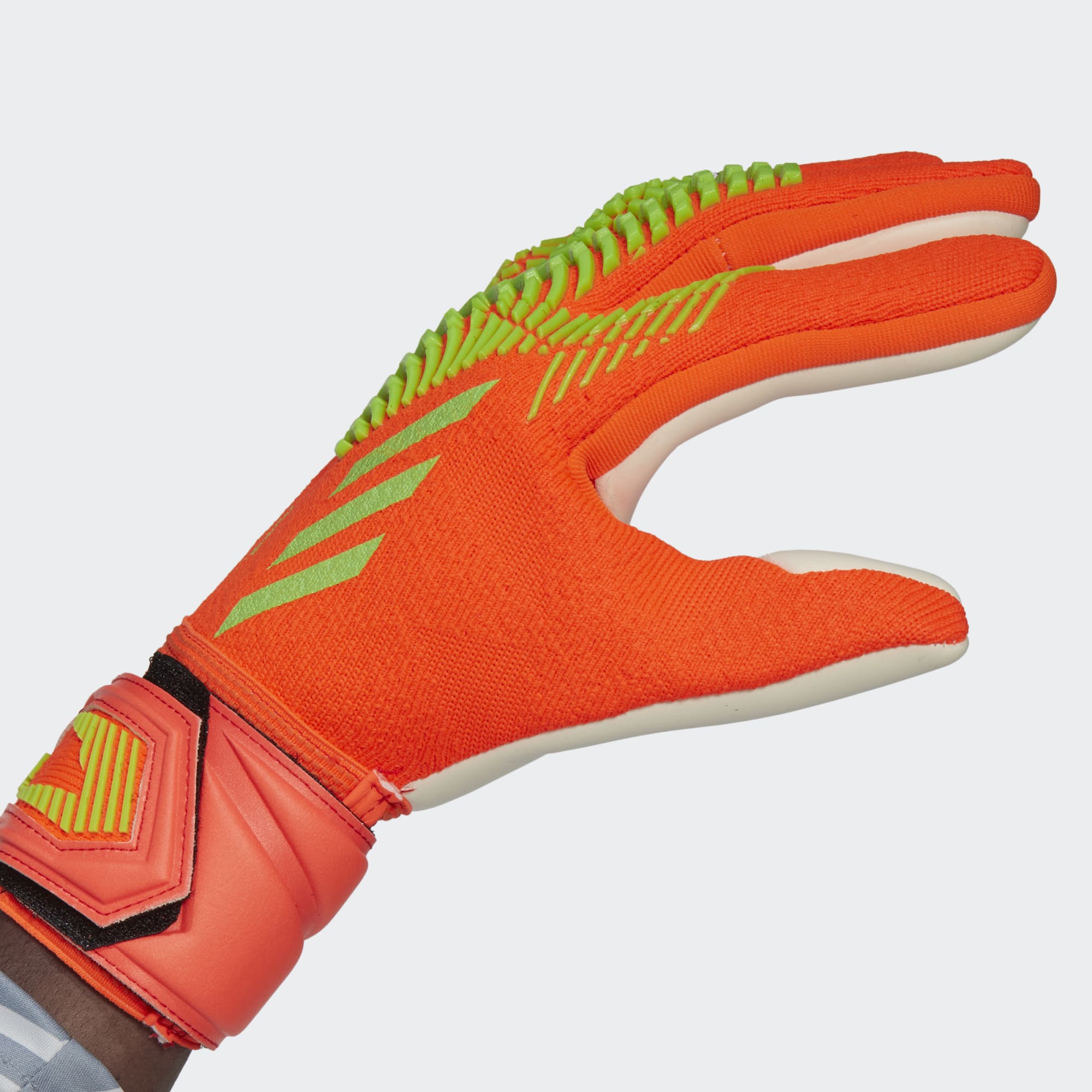 PREDATOR EDGE LEAGUE GOALKEEPER GLOVES
