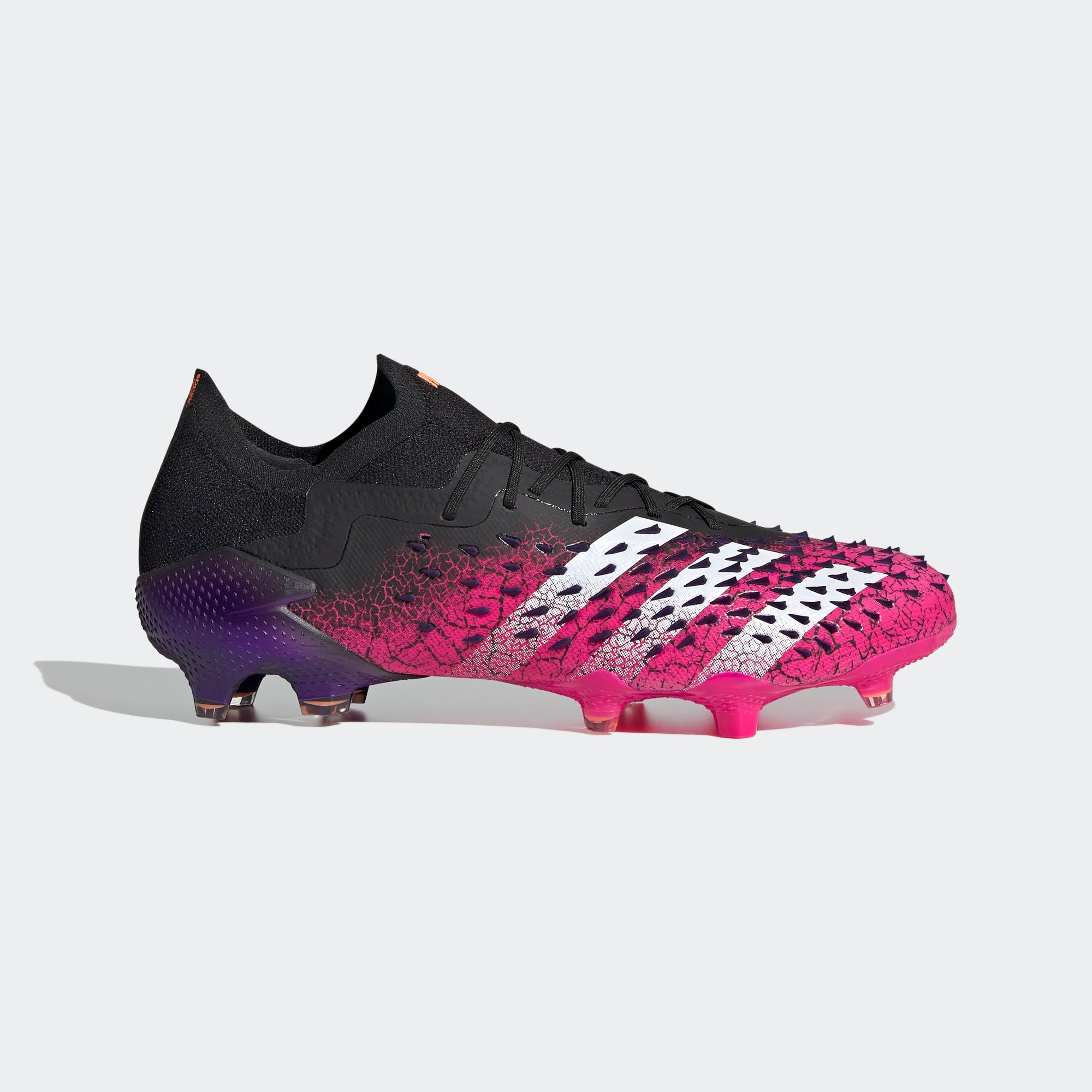 PREDATOR FREAK.1 LOW CUT FIRM GROUND CLEATS MENS