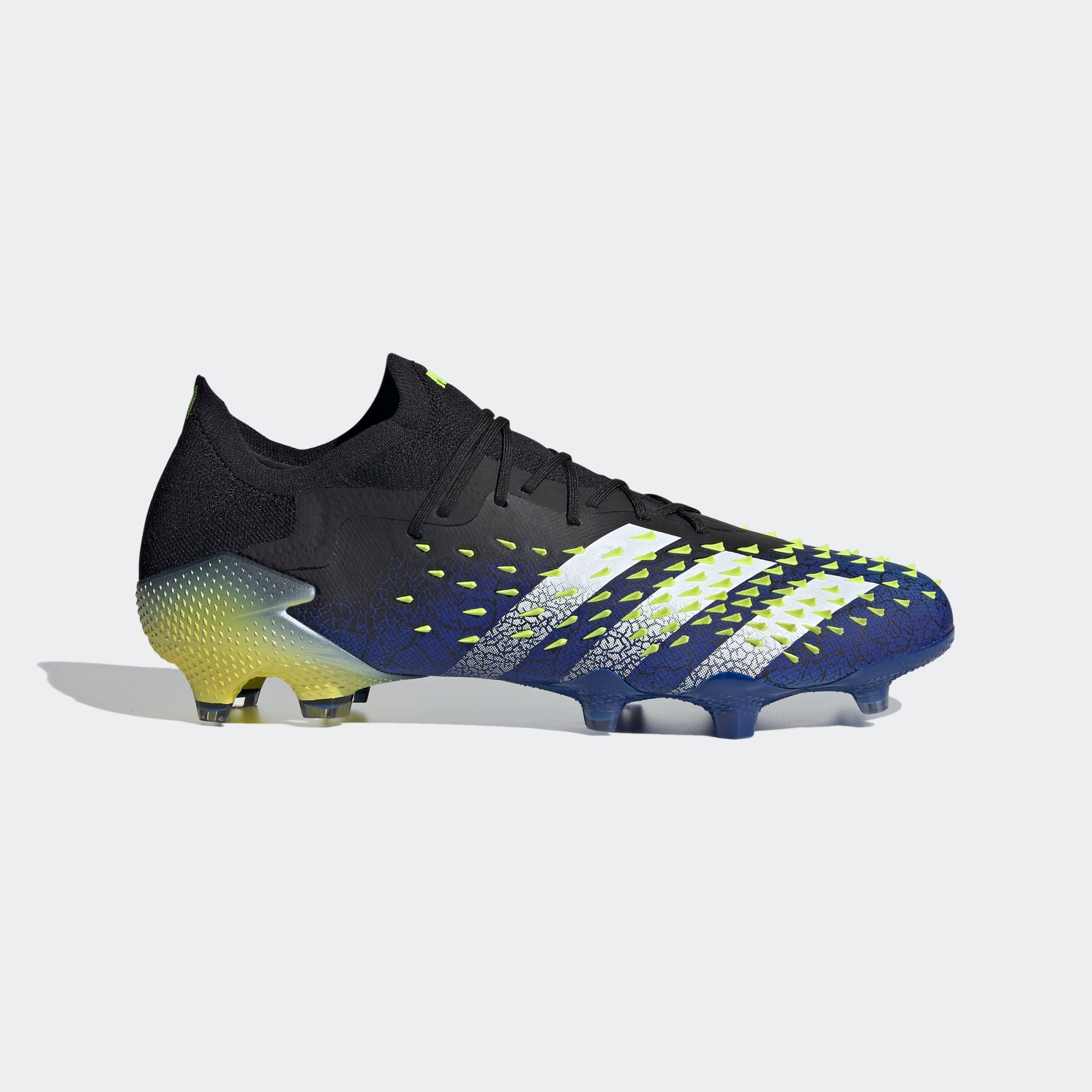PREDATOR FREAK.1 LOW CUT FIRM GROUND CLEATS MENS
