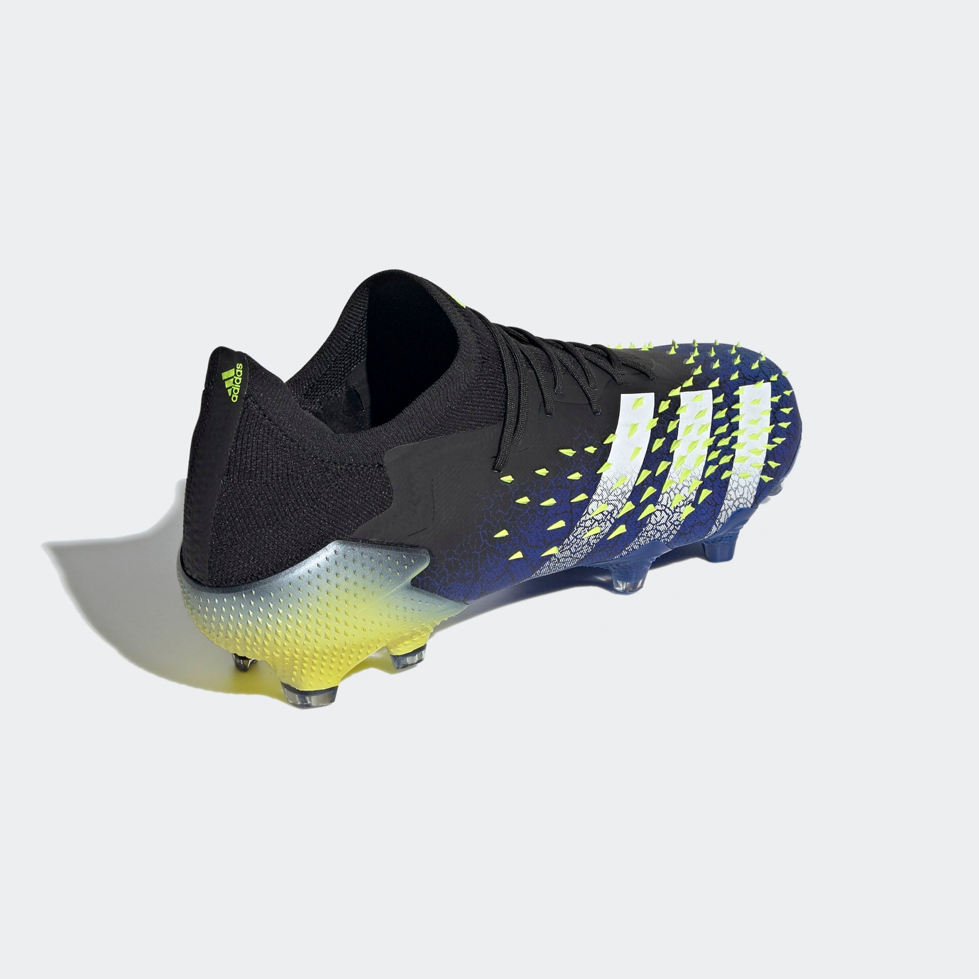 PREDATOR FREAK.1 LOW CUT FIRM GROUND CLEATS MENS