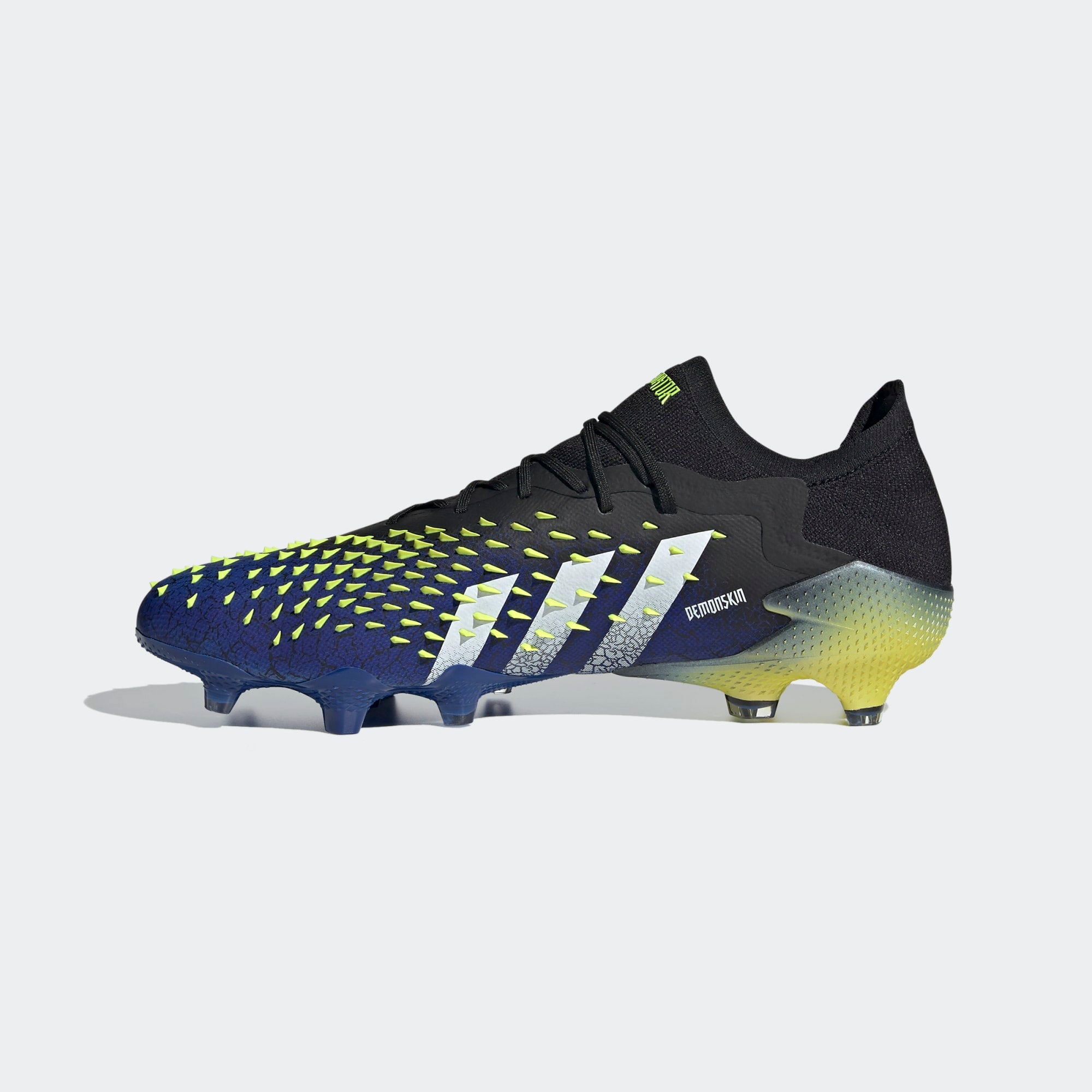 PREDATOR FREAK.1 LOW CUT FIRM GROUND CLEATS MENS