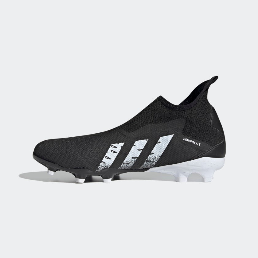 PREDATOR FREAK.3 LACELESS FIRMGROUND SOCCER CLEATS