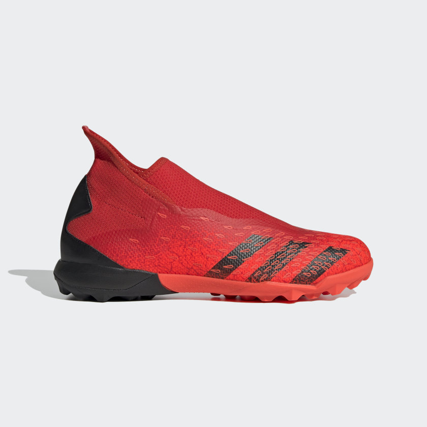 PREDATOR FREAK.3 LACELESS TURF SHOES