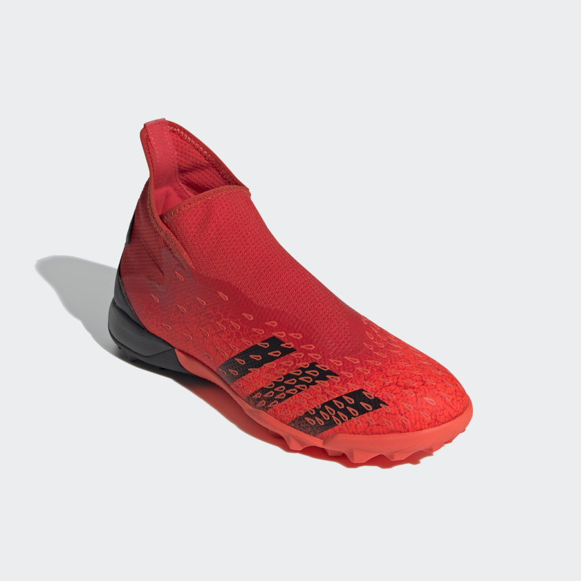 PREDATOR FREAK.3 LACELESS TURF SHOES