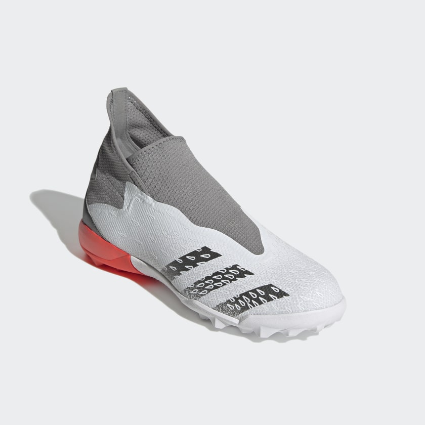 PREDATOR FREAK.3 LACELESS TURF SHOES