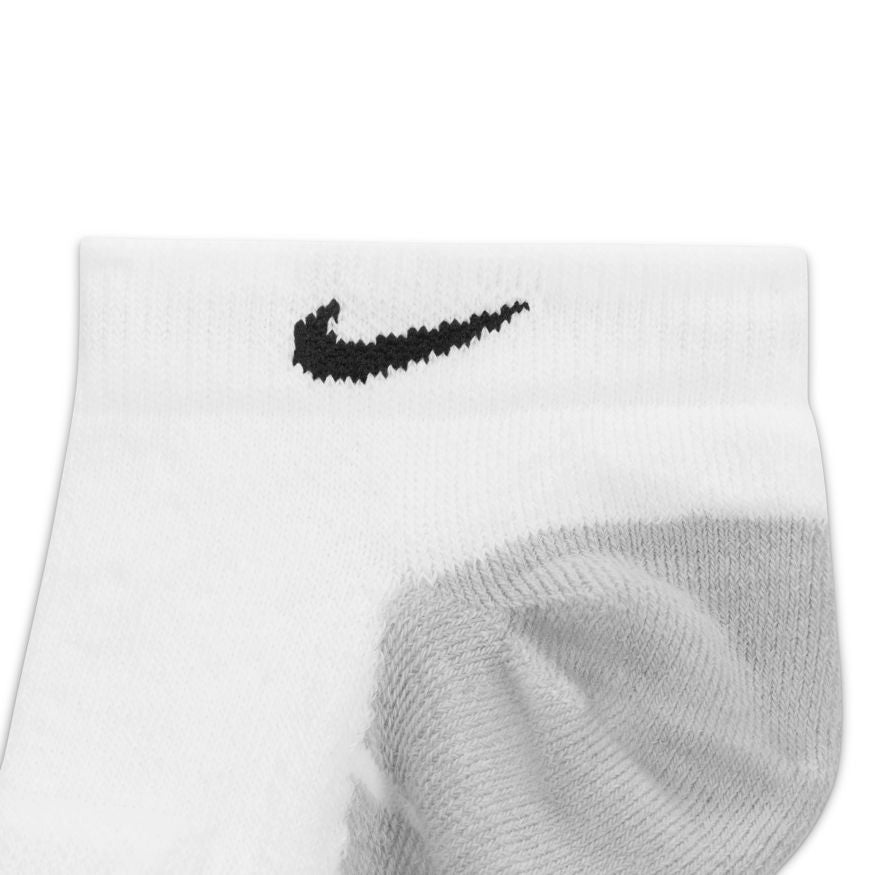 Nike Everyday Max Cushioned Training No-Show Socks (3 Pairs)