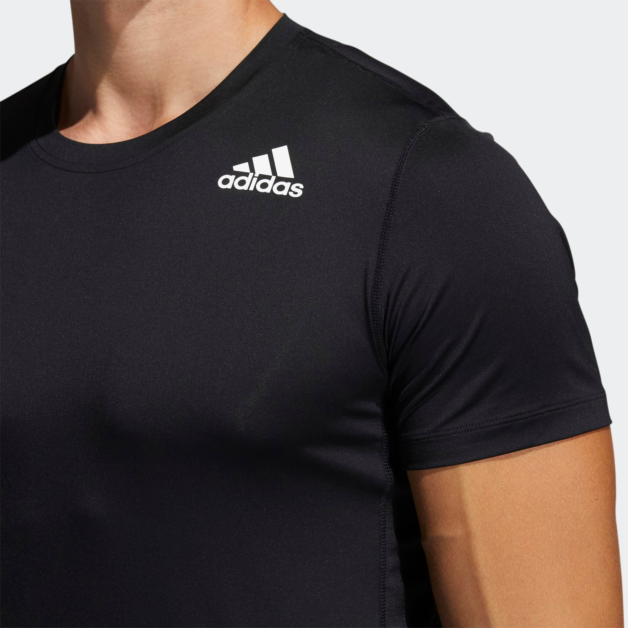 TECHFIT FITTED TEE