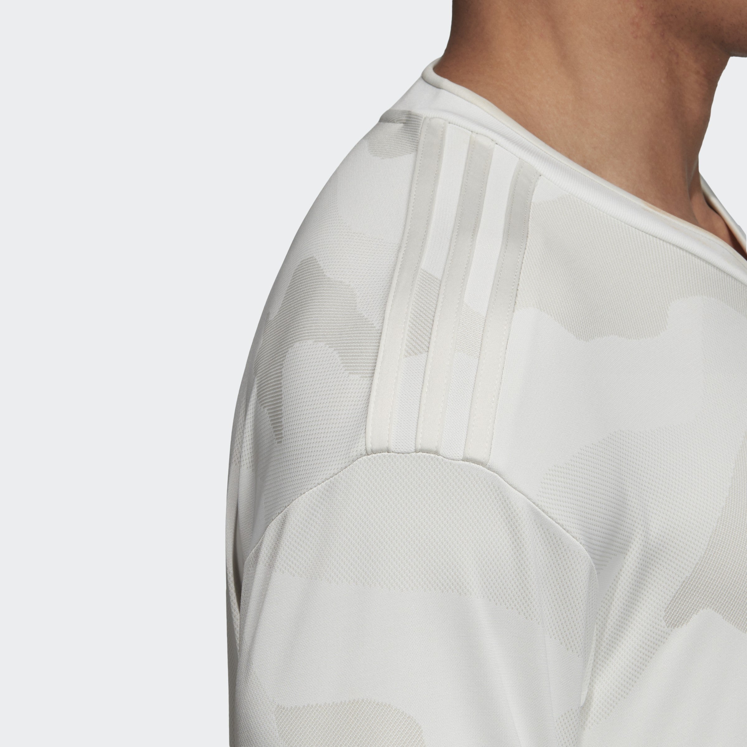 Juventus discount tan jersey